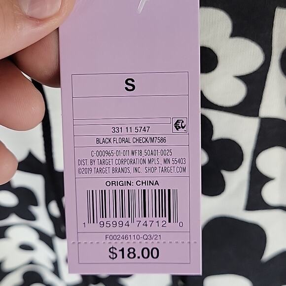 Wild Fable Long Sleeve Crop Hoodie, Black/White, Size S, NWT - Picture 5 of 8